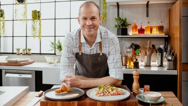 Salade de homard, asperges et épinards / Beignets au crabe