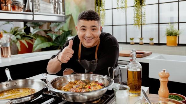 Tajine poulet, citron confit et olives / Éperlans frits chermoula sauce vierge concombre