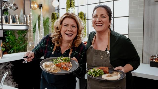 Tarte carottes échalotes au caramel miso / Purée haricots blancs, sauce champ. poireau