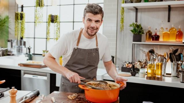 Rôti de porc au lait et à l’armoise / Topinambours aux noisettes / Chips de topinambour
