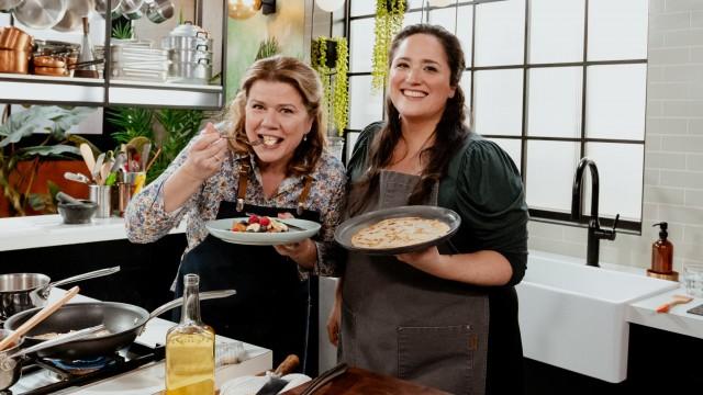 Soccas à la compote de tomates cerises / Crêpes fines végétaliennes avec sauce à l’érable