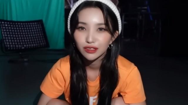 I-LOG #9 Soyeon's FIFA Shooting Site | TMI Release