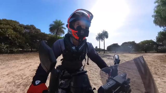 I become a free mototaxi driver on an island in Senegal
