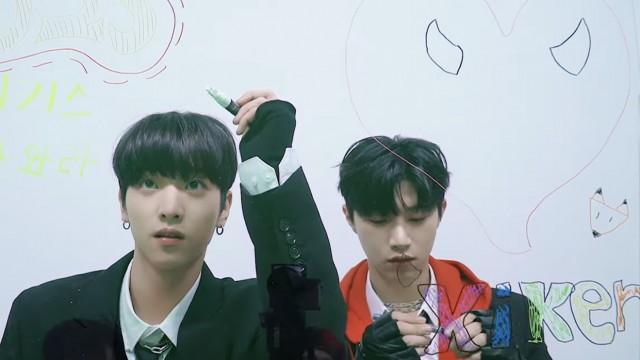 Wa-xx #16 Strange conversation(?) while decorating the acrylic board