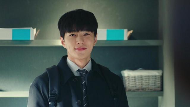 A High School Graduate Accountant