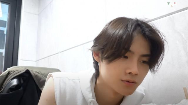 [8T:V] Do you want to listen to MYUNGHO's playlist together ? | Myungho VLOG