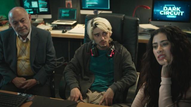 Calidoso captura a Marlon y lo interroga para que le dé información sobre el Don