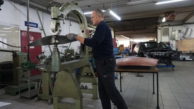 Oldtimer - Wie man Karosserieteile baut