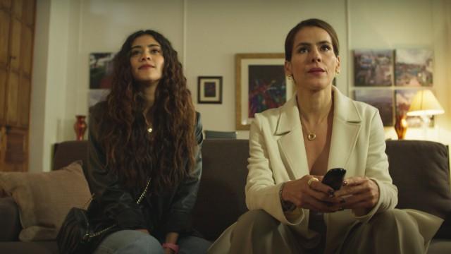 Romina se siente confundida y besa a Santiago, mientras que Sergio busca reconciliarse con Virginia