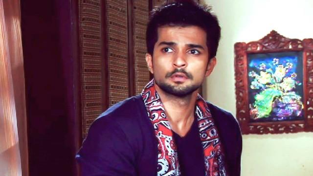 Aditya Gets Caught By Prabhat