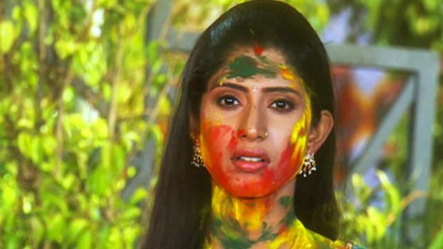 Vidya Spots Gaurav with Aarti