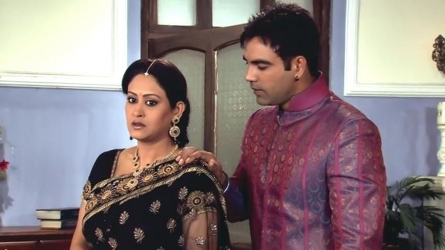 Gaurav Comforts Devyani