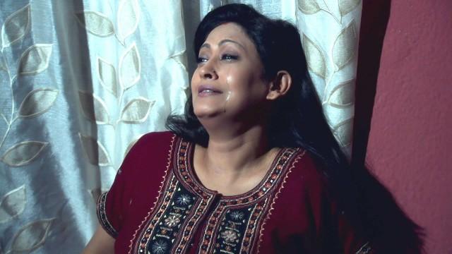 Devyani Breaks Down