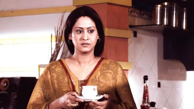Devyani Has A Hurtful Past