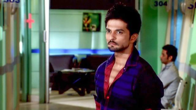 Aditya Tries To Help Brahmanand