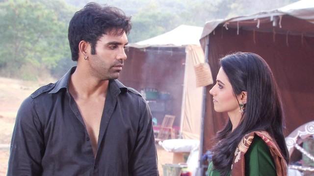 Priya, Aditya Support Gaurav