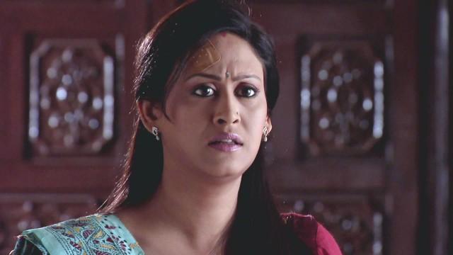 A Stranger Scares Devyani