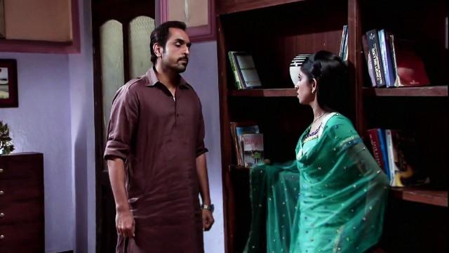 Brahmanand Tries To Molest Vidya!