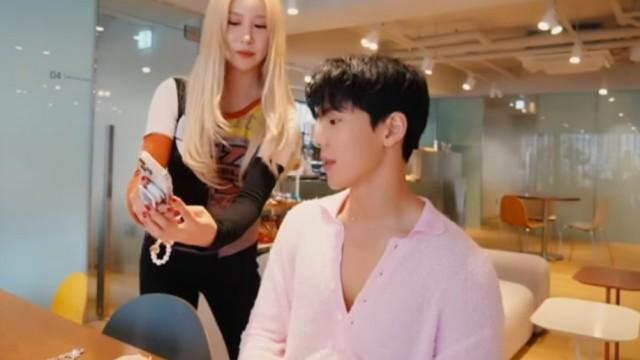 WOOJUNG : Show us DAYOUNG's daily life. Here Filming/Starship princess club