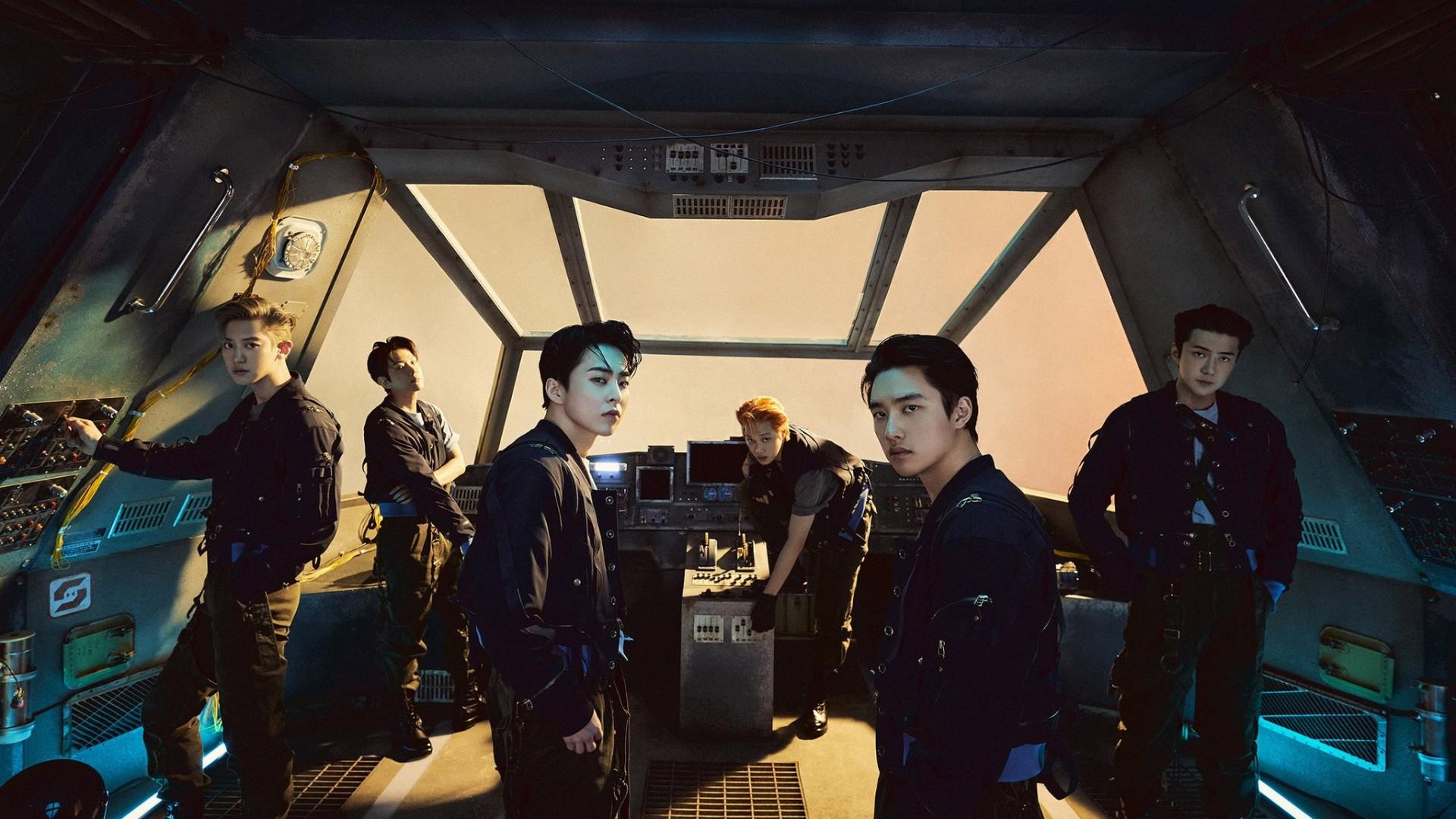 EXO vLive show