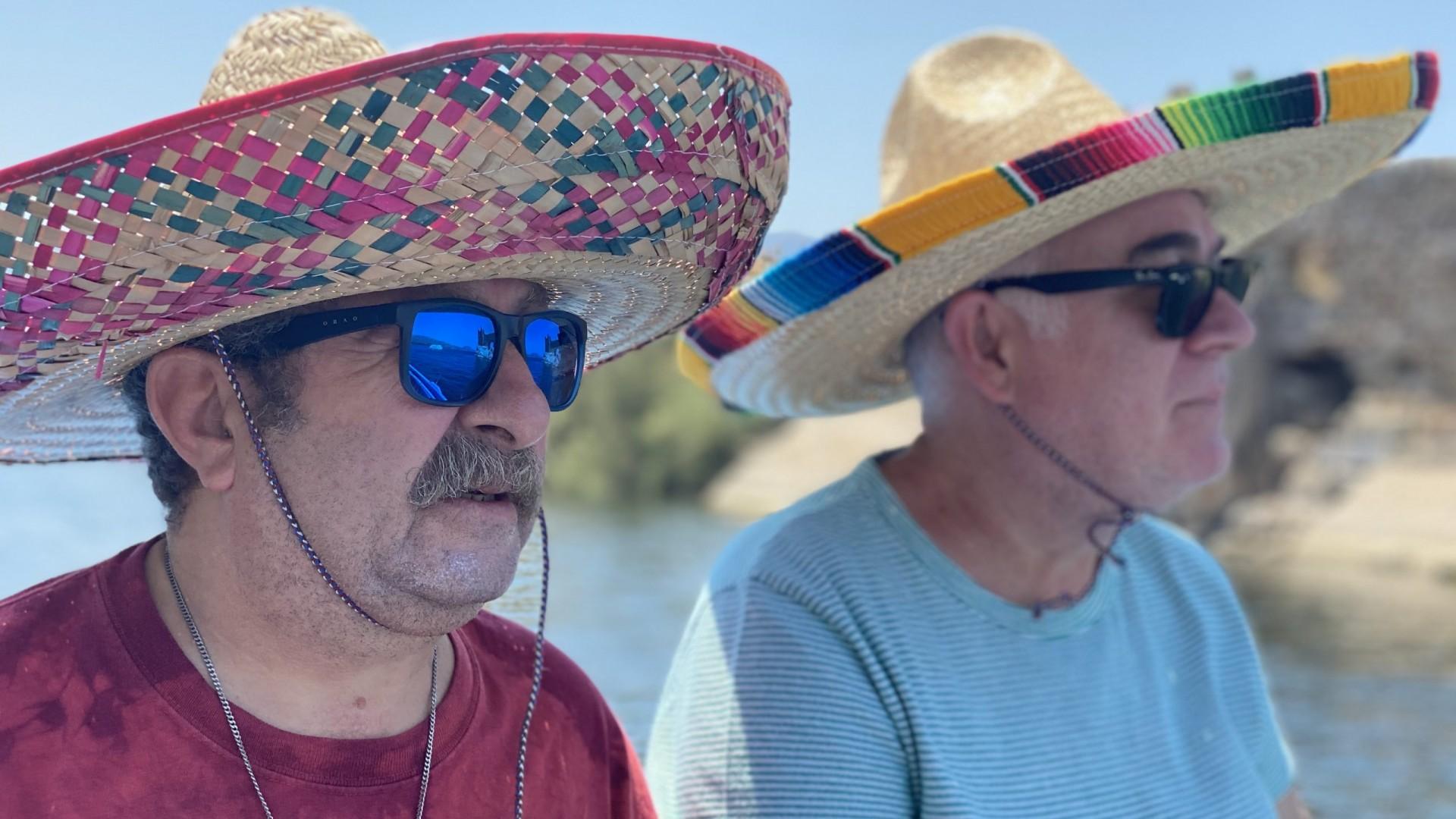 Erkan Can and Güven Kirac in the trailer
