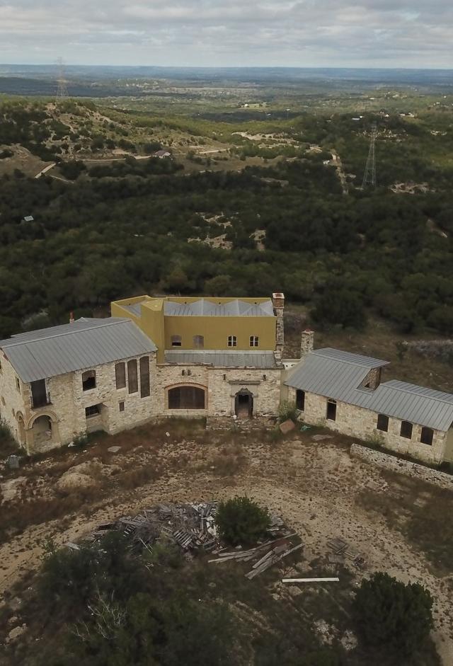 OffTheRanch - Renovating an Abandoned Mansion