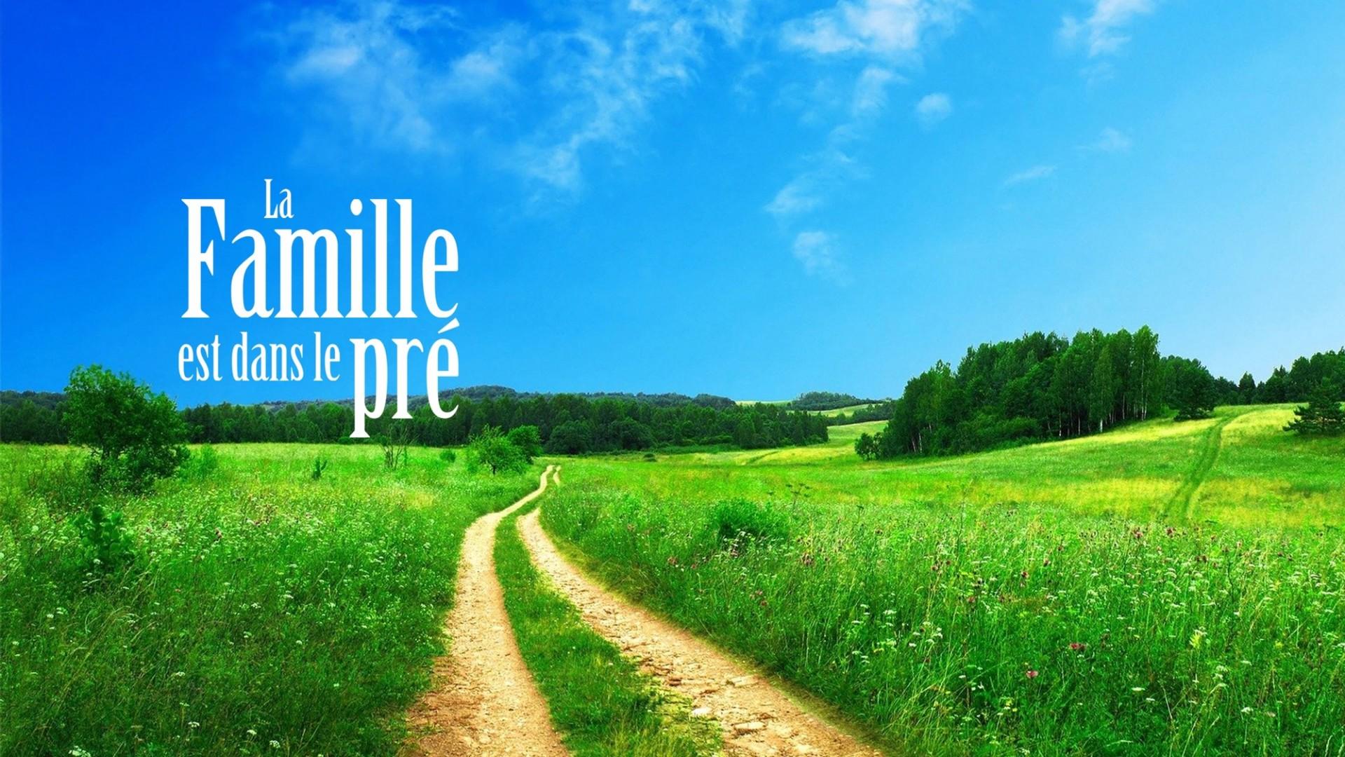 La famille est dans le pré