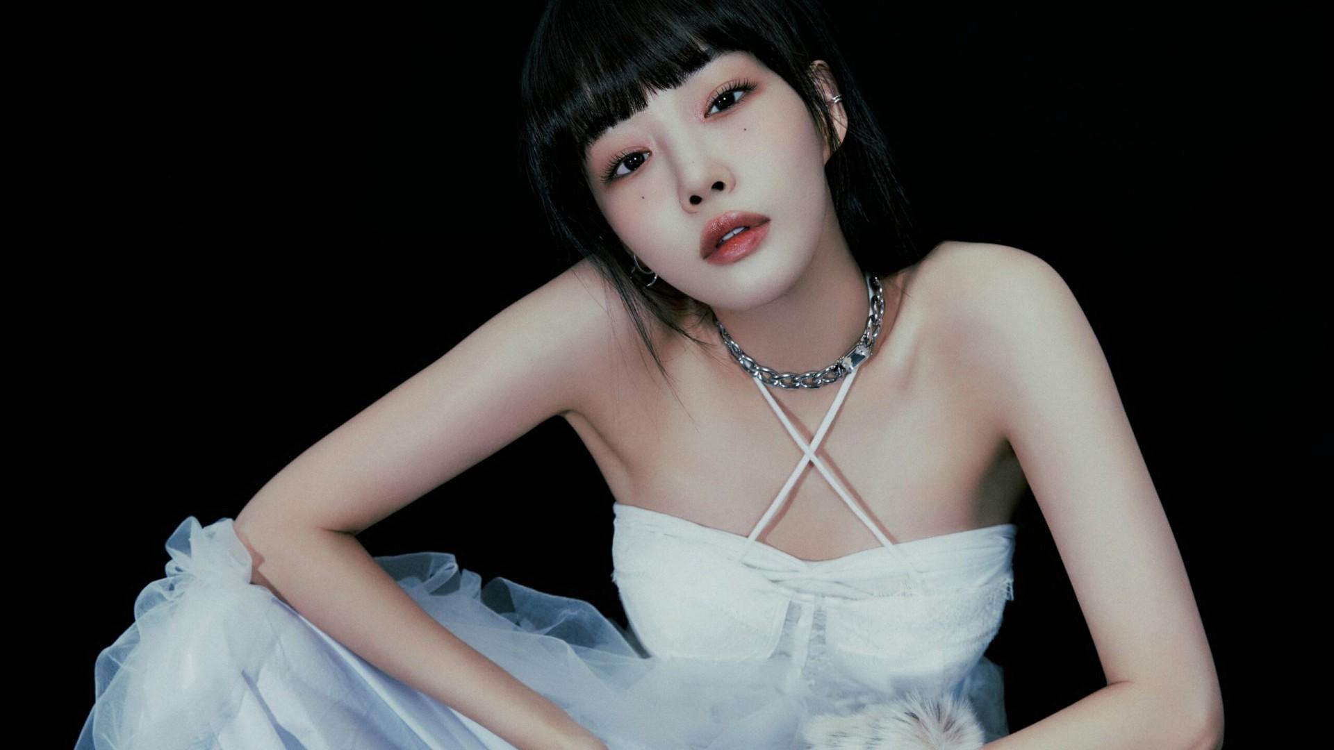 CHUNG HA: CHeck-in