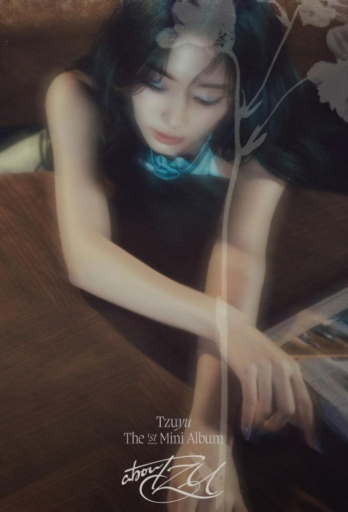TWICE: All abouTZU