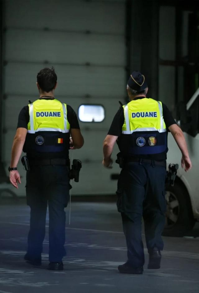 Douaniers : à la frontière du risque