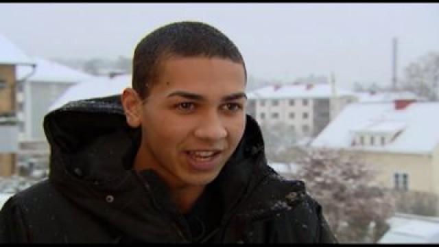 Allan ger sin mamma 200 kronor i månadspeng