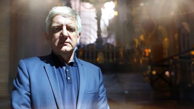 Sir Simon Russell Beale Remembers… The Hollow Crown