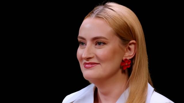 Amelia Dimoldenberg Goes on a Date With Spicy Wings