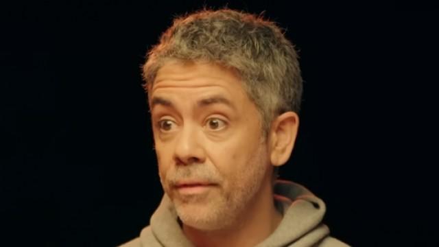 Manu Payet gets tattooed live