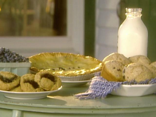 Union County Fair in Maine: Pie Bakeoff; Raking Blueberries