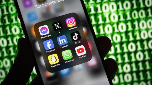 Should we ban social media for children?