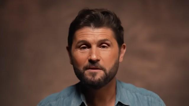 CHRISTOPHE BEAUGRAND: LA NAISSANCE DE SON FILS PAR UNE MÈRE PORTEUSE, SON BRAQUAGE ET SECRET STORY