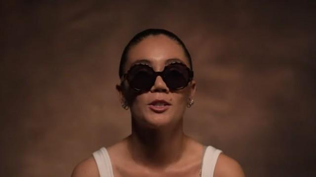 ELLE DEVIENT AVEUGLE À 17 ANS APRÈS UN COUP DE SABOT EN PLEIN VISAGE (BRAILLE, CHIEN GUIDE…)