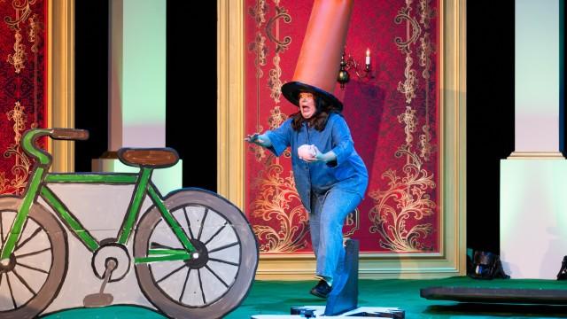 Forward-leaning Tower