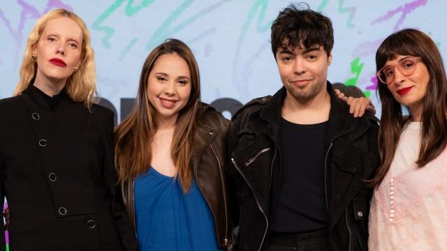 DISTORCENDO FALAS e FAZENDO ARTESANATO