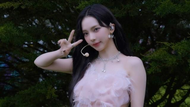 제가 진짜 시구하는 게 꿈이었거든요 | aespa Yankees + Gov Ball + Outside Lands Behind