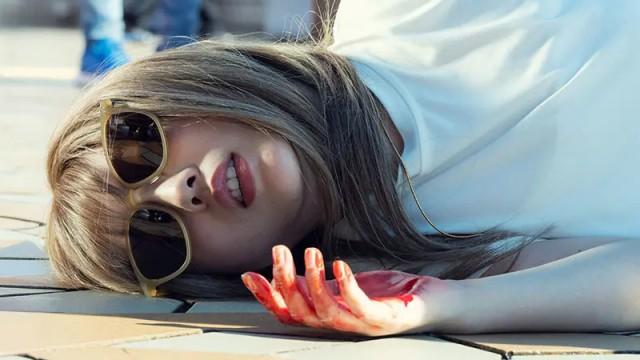 2人を引き裂く影