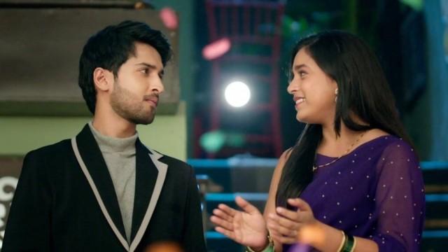 Virat Attempts To Cheer Hetal