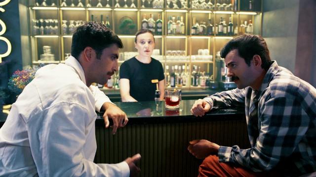 Чем меньше женщину...