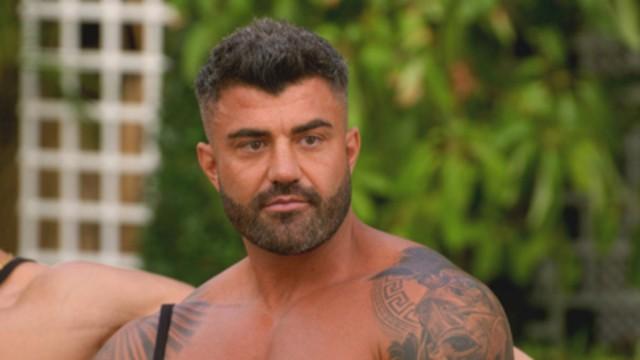 Scotty T Turns On The Charm