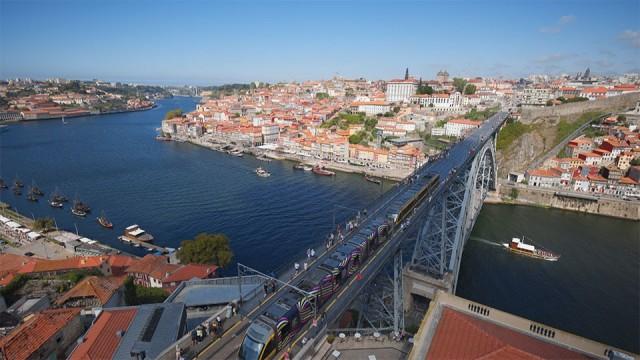 ポルト歴史地区、ルイス1世橋およびセラ・ド・ピラール修道院 〜 青のタイル 2000年の港町