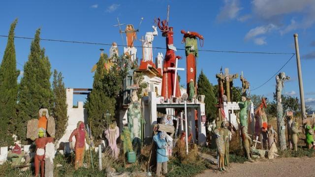 La casa de Dios y el pueblo embrujado