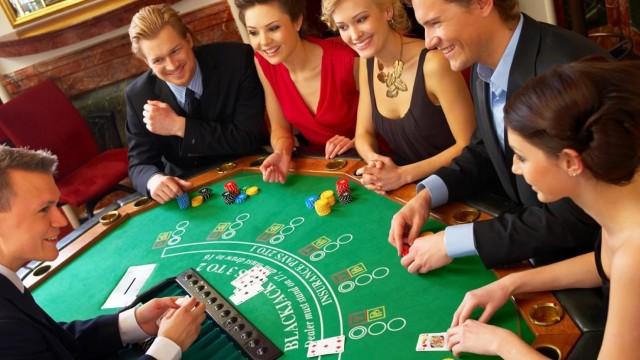 Optimal Blackjack and Simple Card Counting