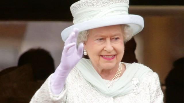 Pourquoi la reine d’Angleterre parle un anglais bizarre ?