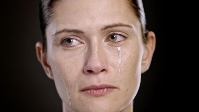 Les femmes pleurent-elles plus que les hommes ?